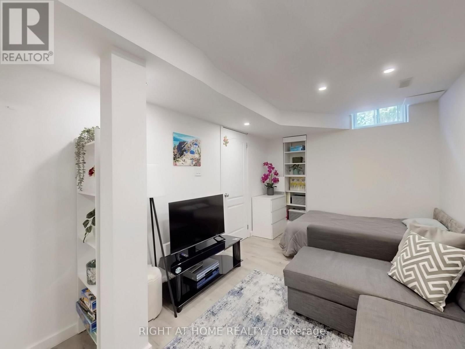 179 VANGUARD ROAD Image 41