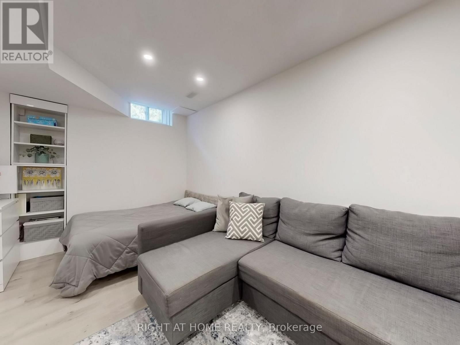 179 VANGUARD ROAD Image 42