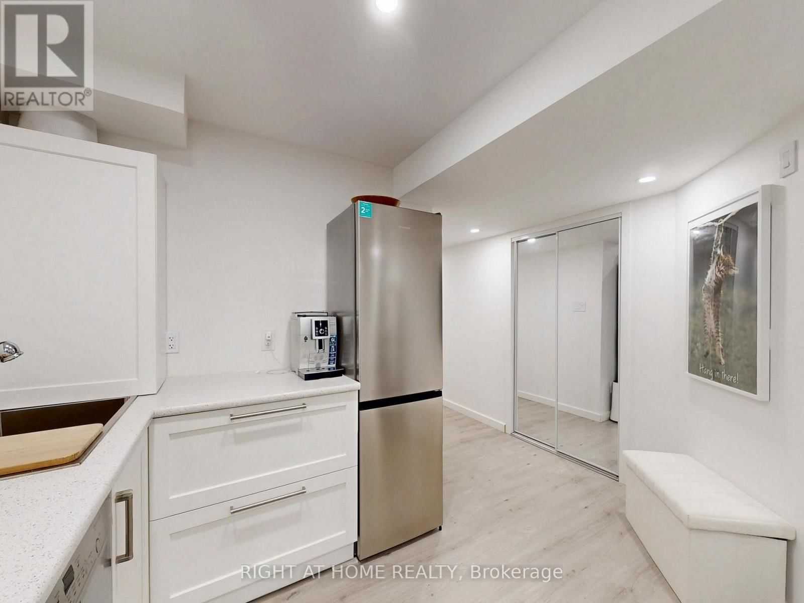 179 VANGUARD ROAD Image 44