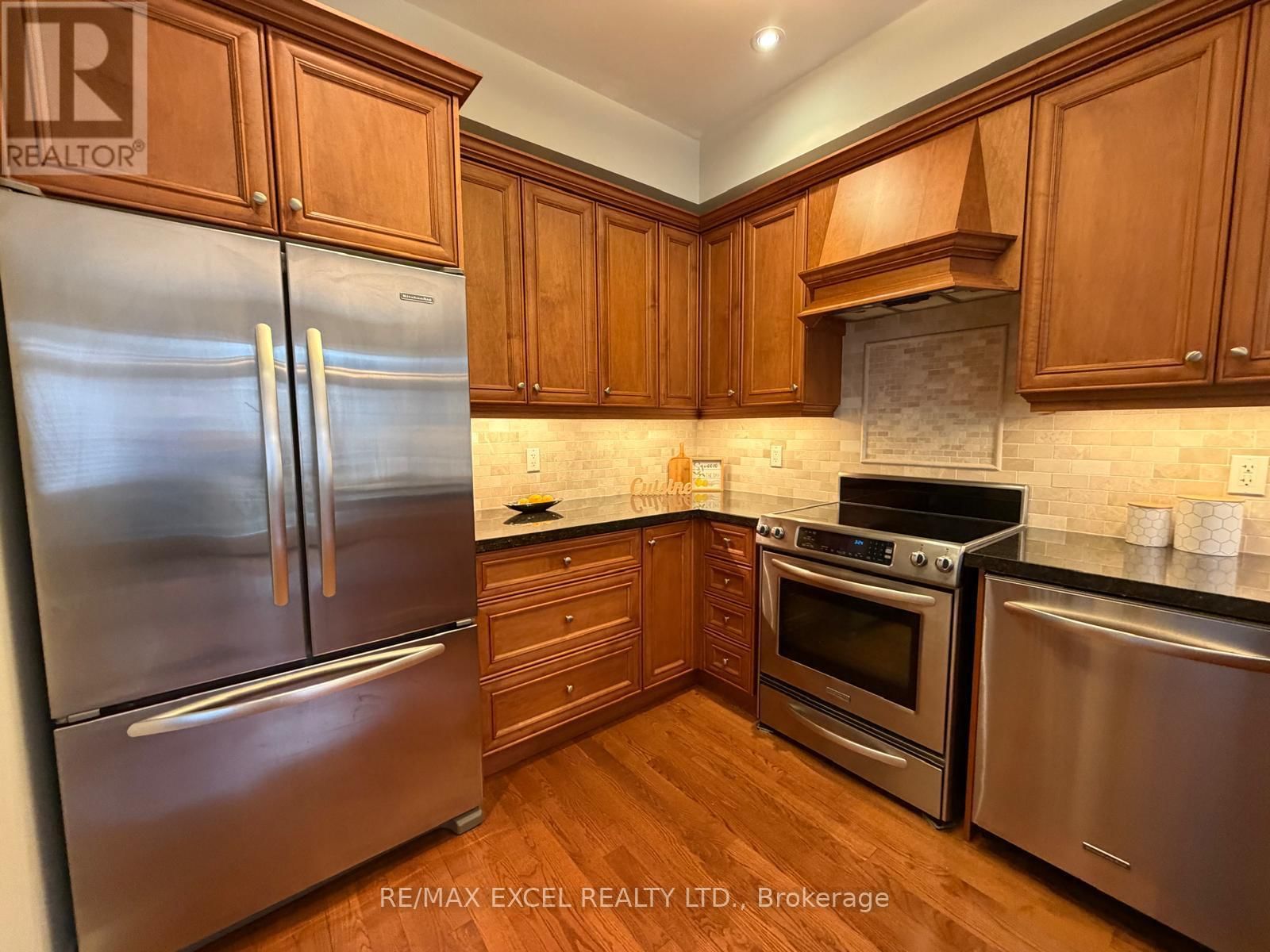 3 - 450 WORTHINGTON AVENUE Image 6