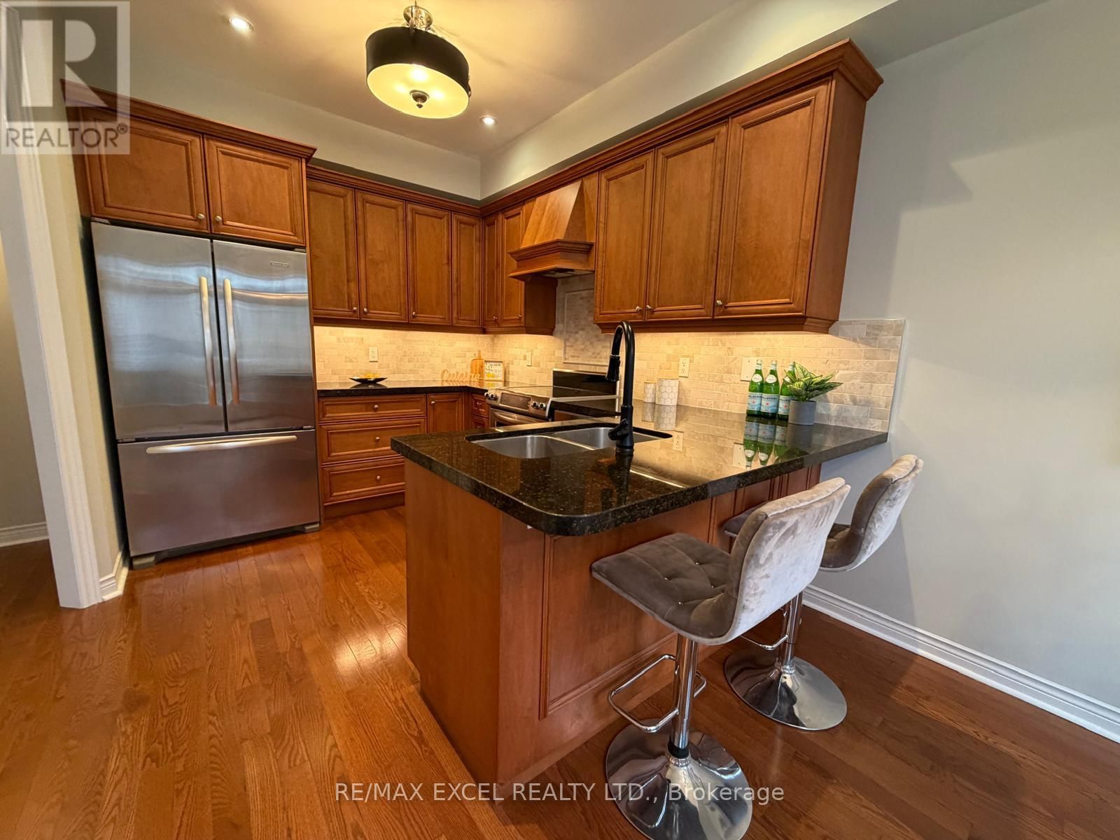 3 - 450 WORTHINGTON AVENUE Image 7