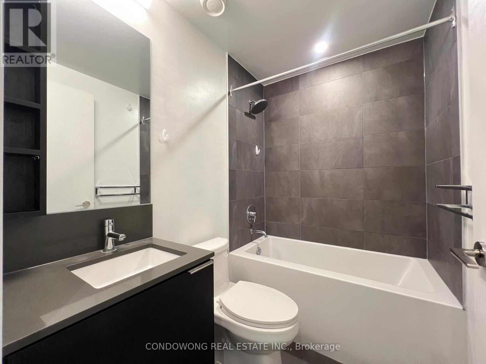 4211 - 1000 PORTAGE PARKWAY Image 10