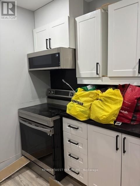 6 - 3000 LANGSTAFF ROAD Image 9