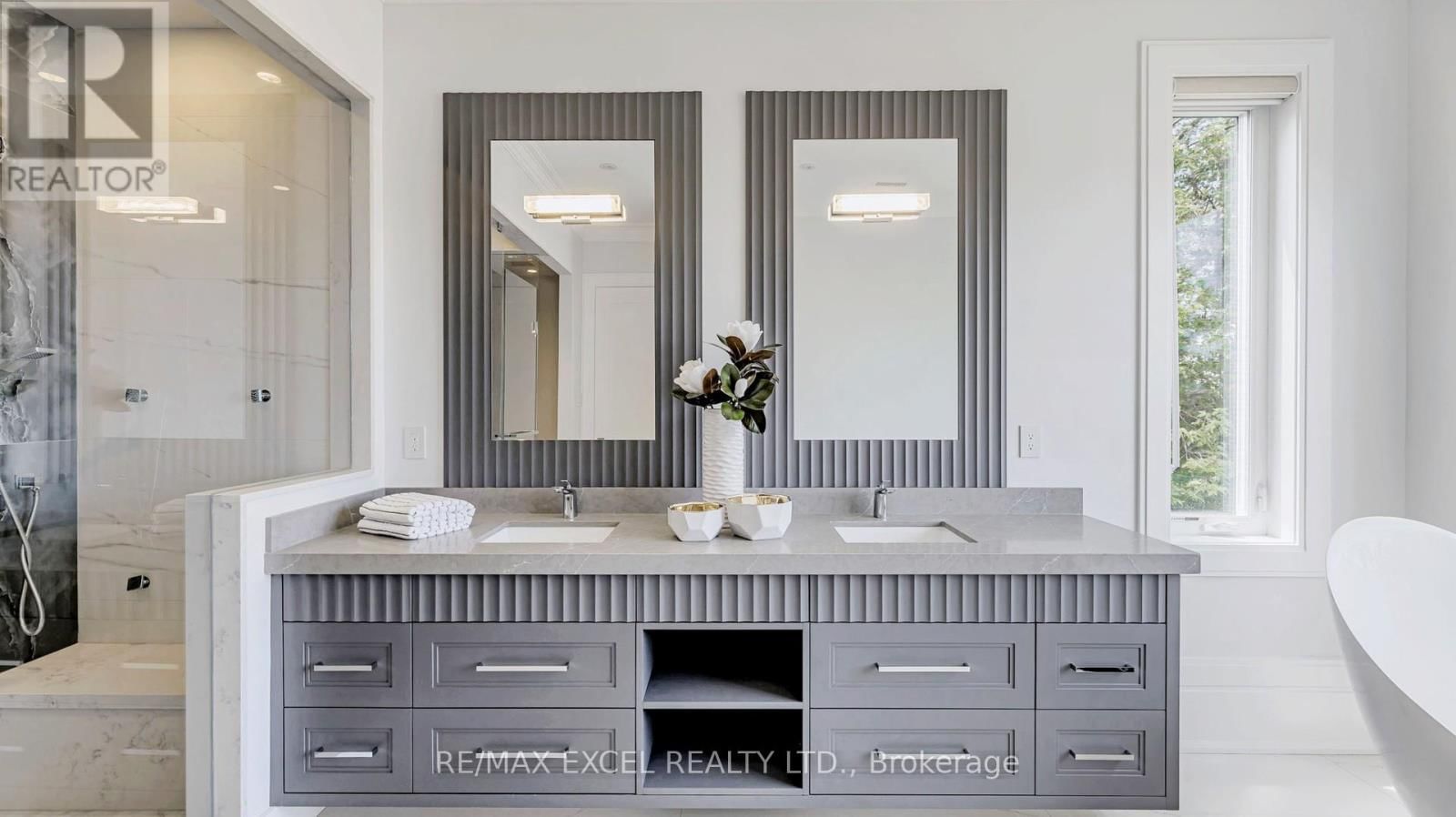 22 SANDERSON CRESCENT Image 16