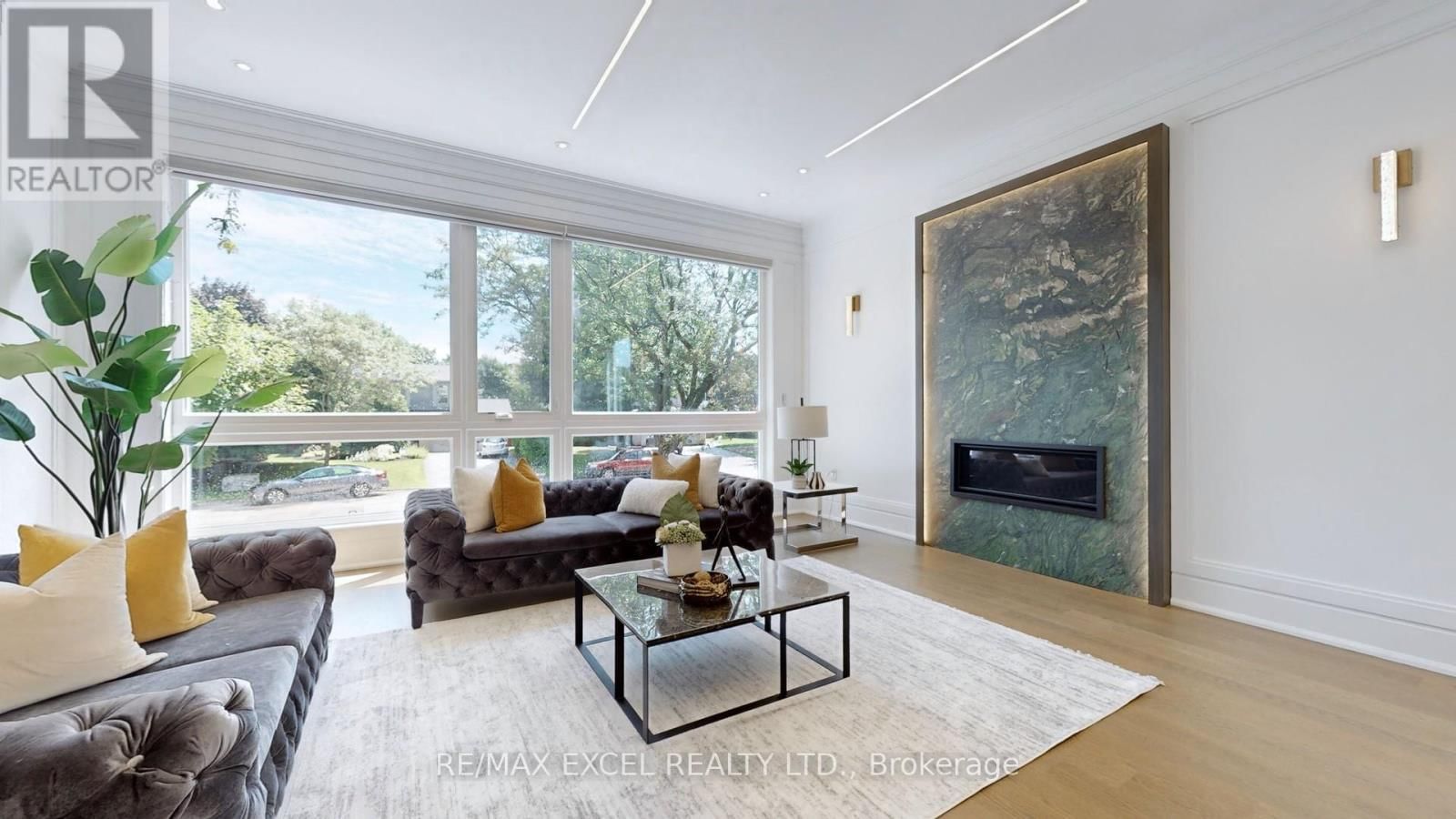 22 SANDERSON CRESCENT Image 2