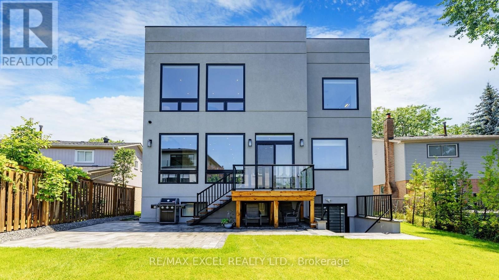 22 SANDERSON CRESCENT Image 24