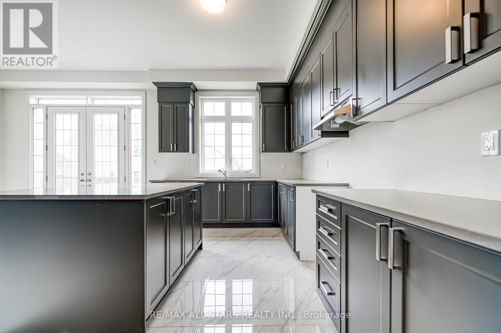 BAYBERRY DRIVE Image 7