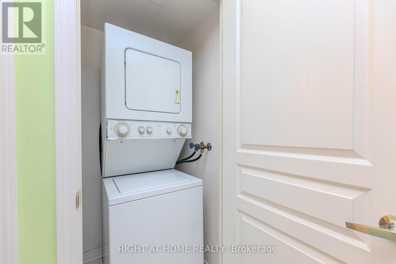 801 - 330 RED MAPLE ROAD Image 17