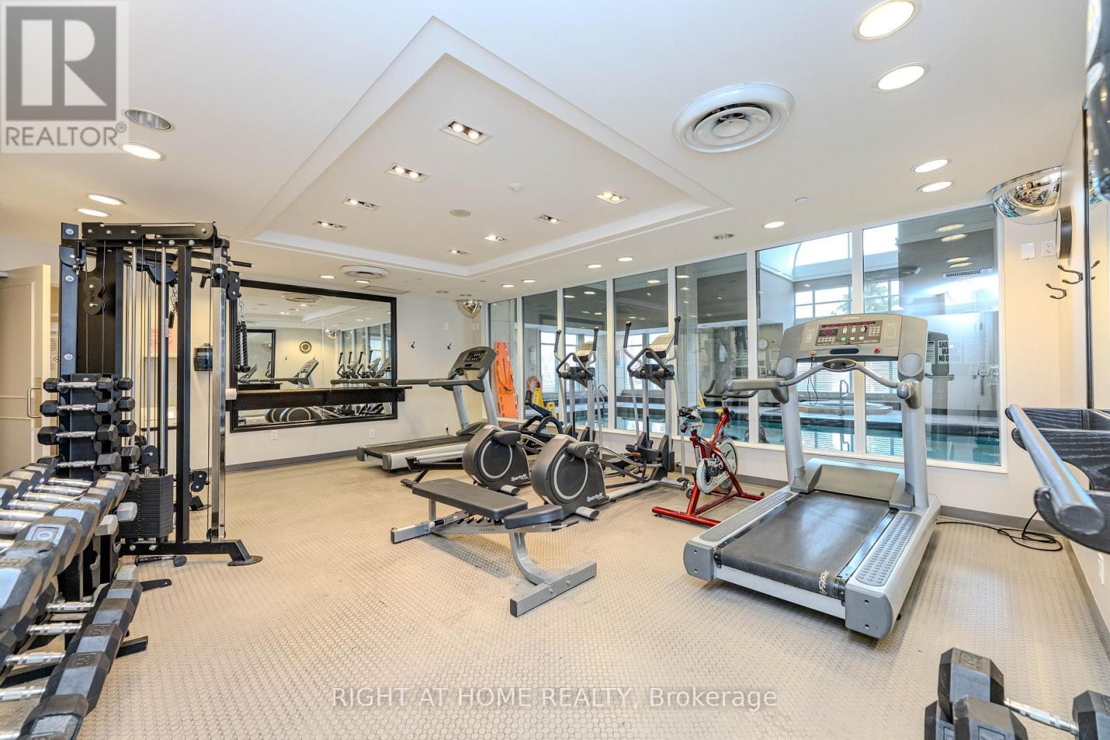 801 - 330 RED MAPLE ROAD Image 32