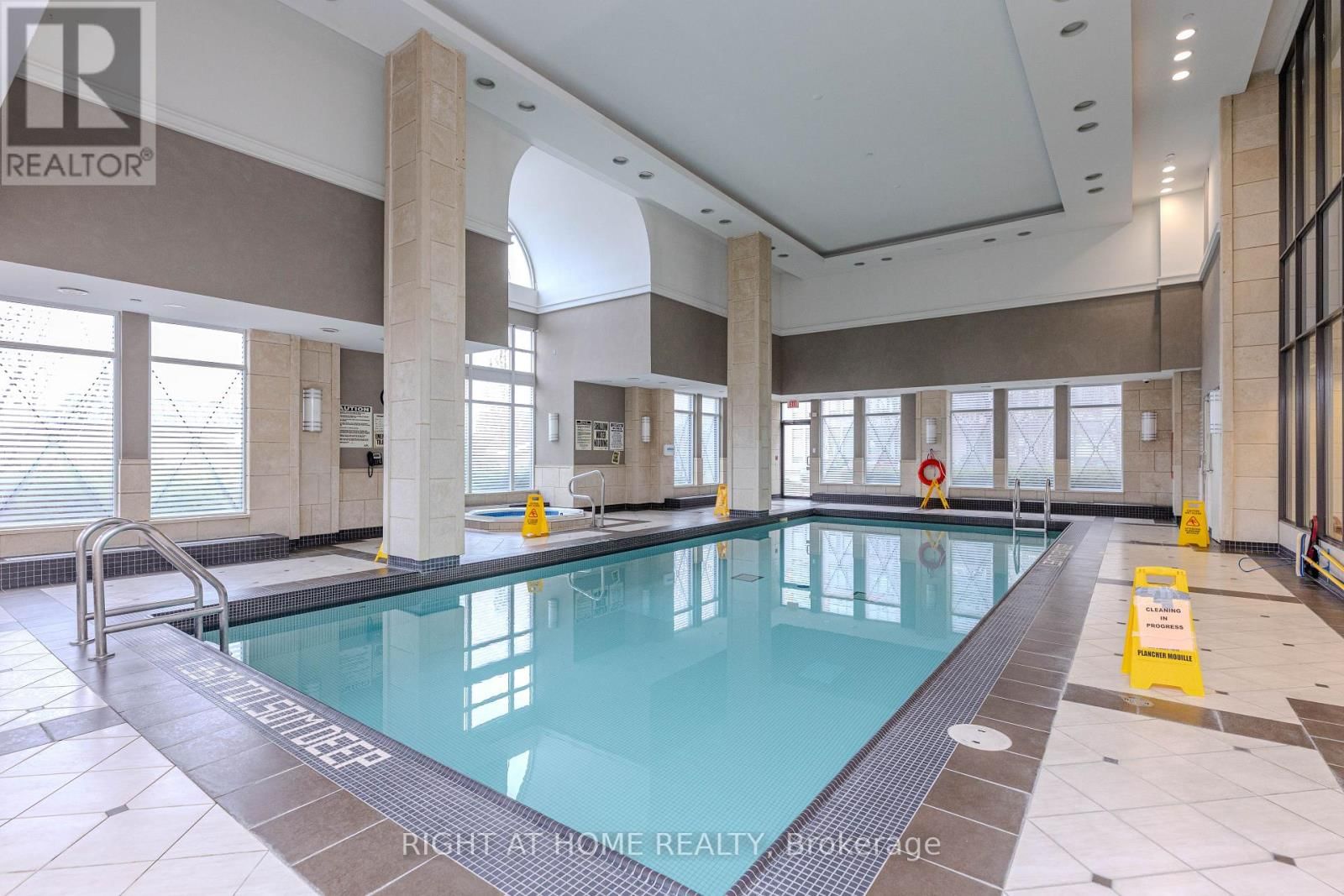 801 - 330 RED MAPLE ROAD Image 34