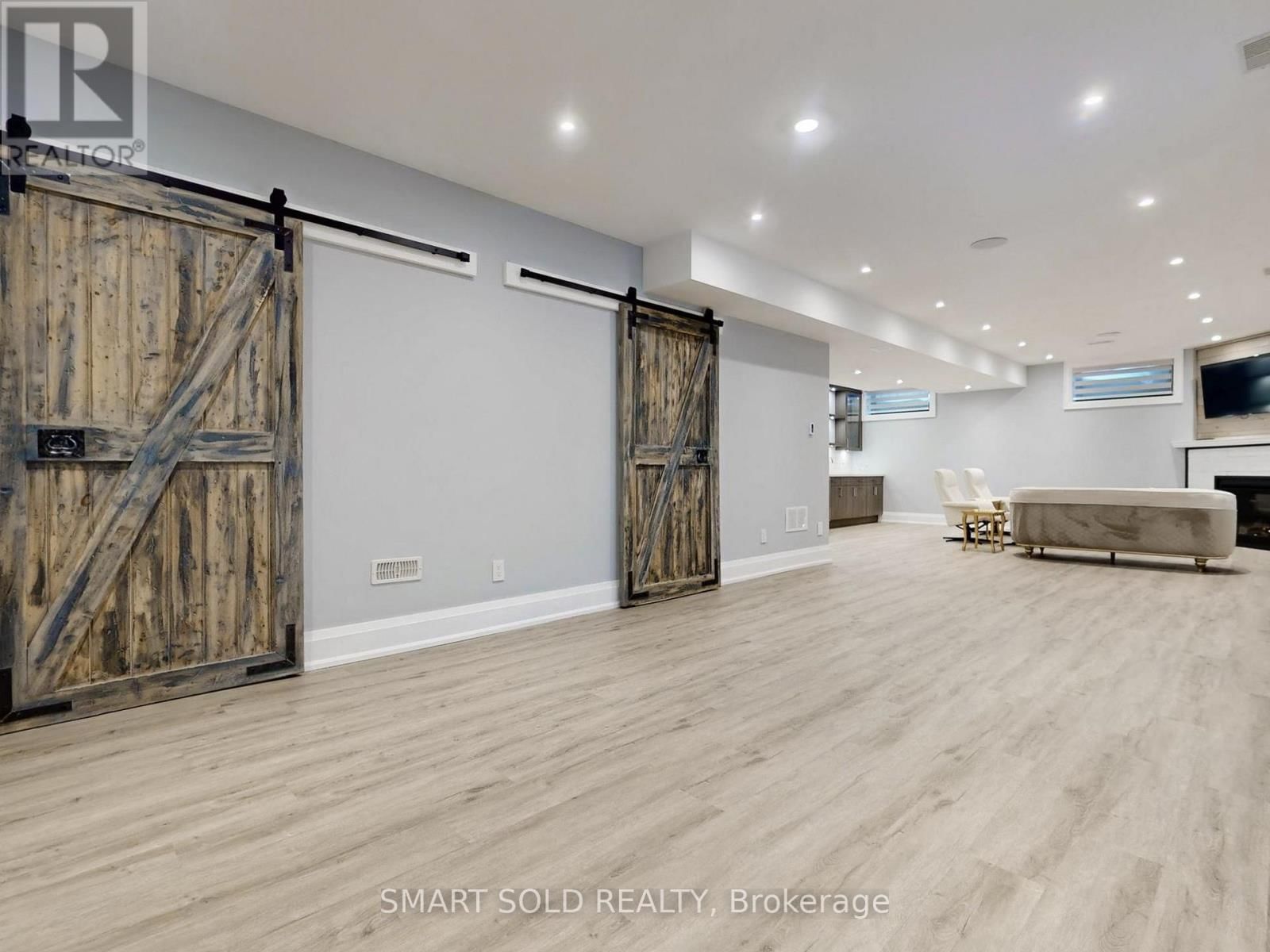 20 DUNN DRIVE Image 32