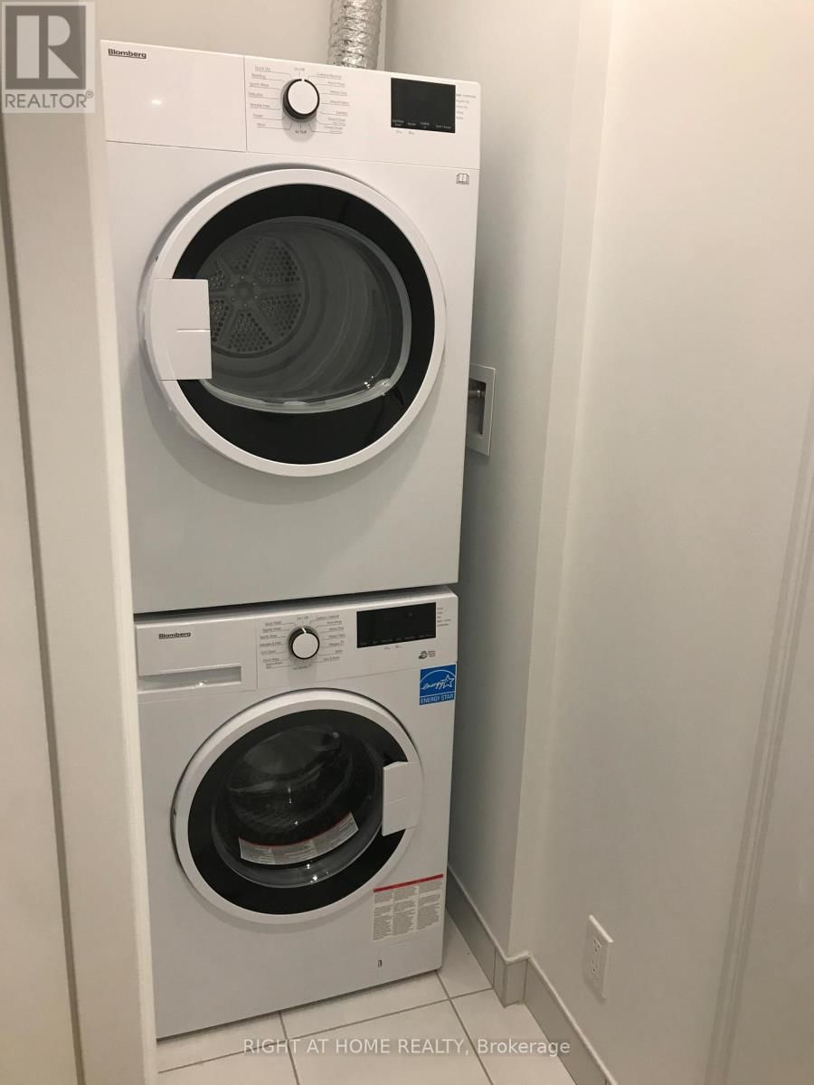 2005 - 898 PORTAGE PARKWAY Image 13