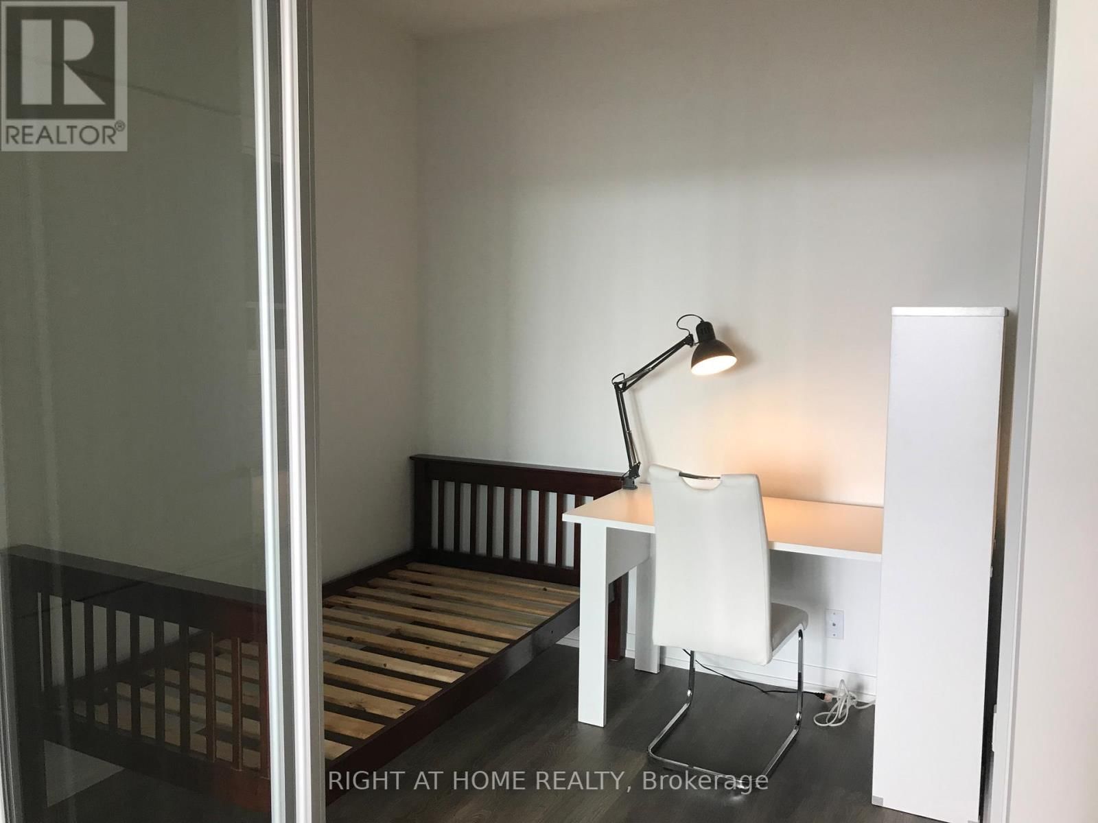 2005 - 898 PORTAGE PARKWAY Image 8