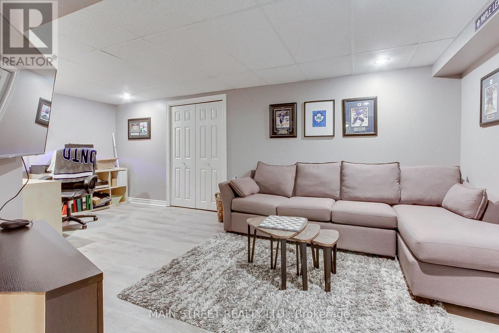 369 HAREWOOD BOULEVARD Image 24