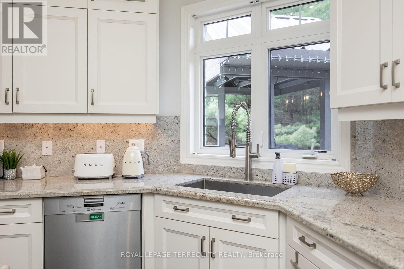 244 FREDERICK CURRAN LANE Image 21