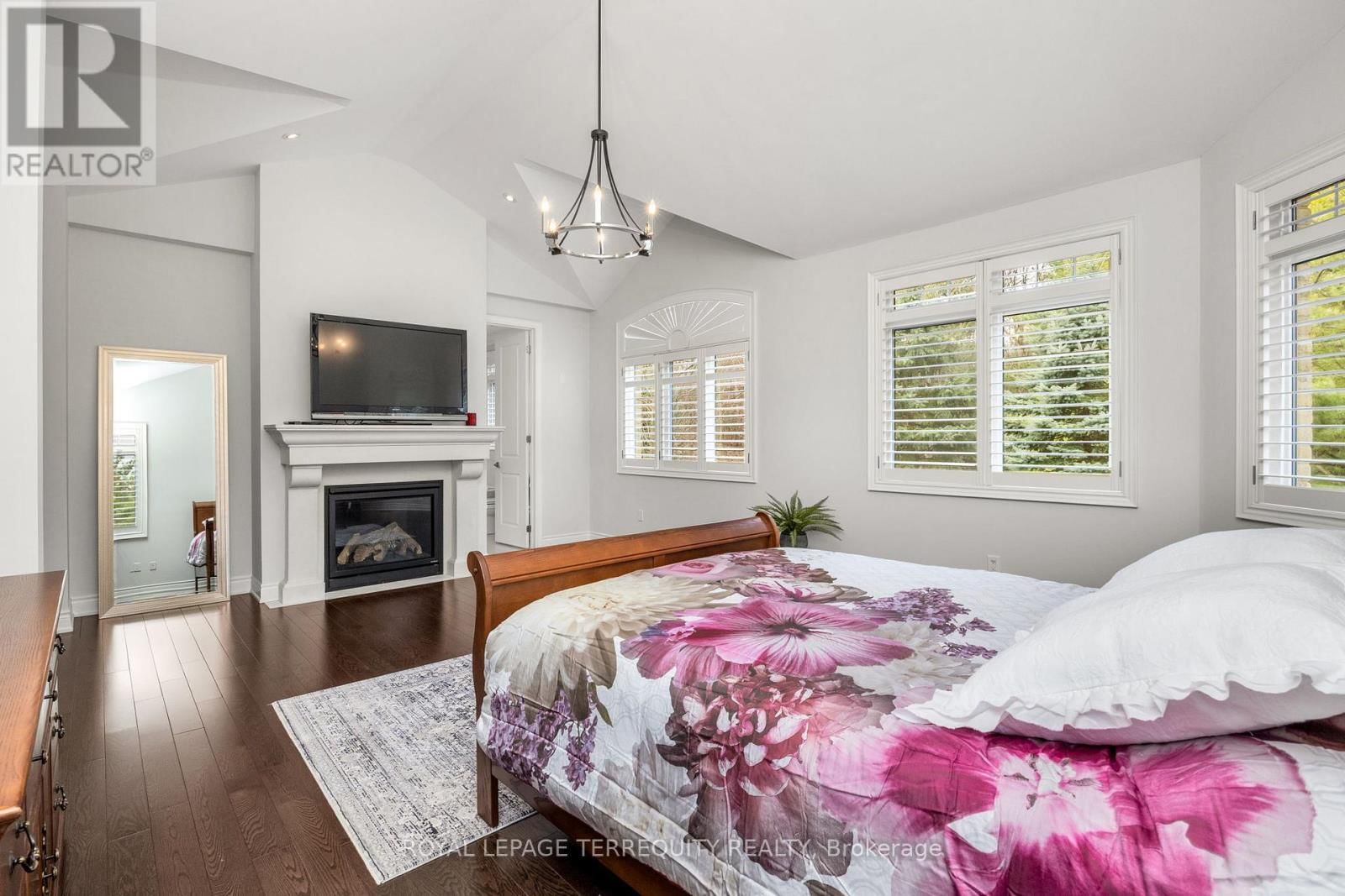 244 FREDERICK CURRAN LANE Image 33