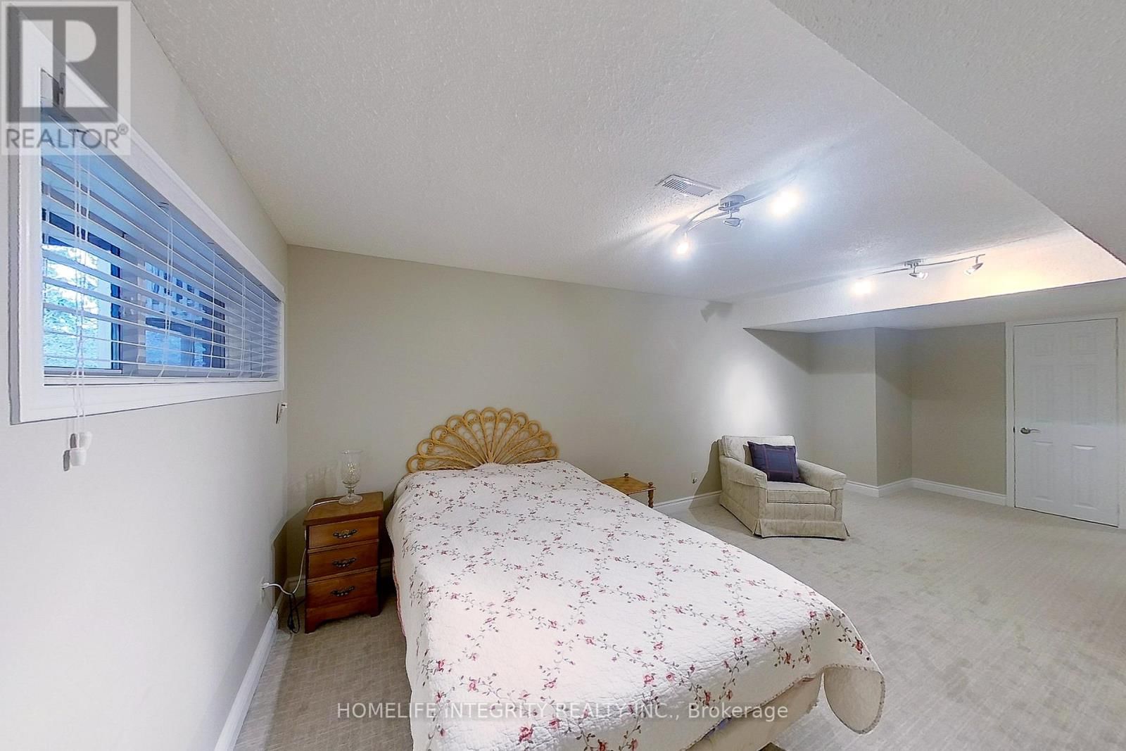 40 GREEN BRIAR ROAD Image 23