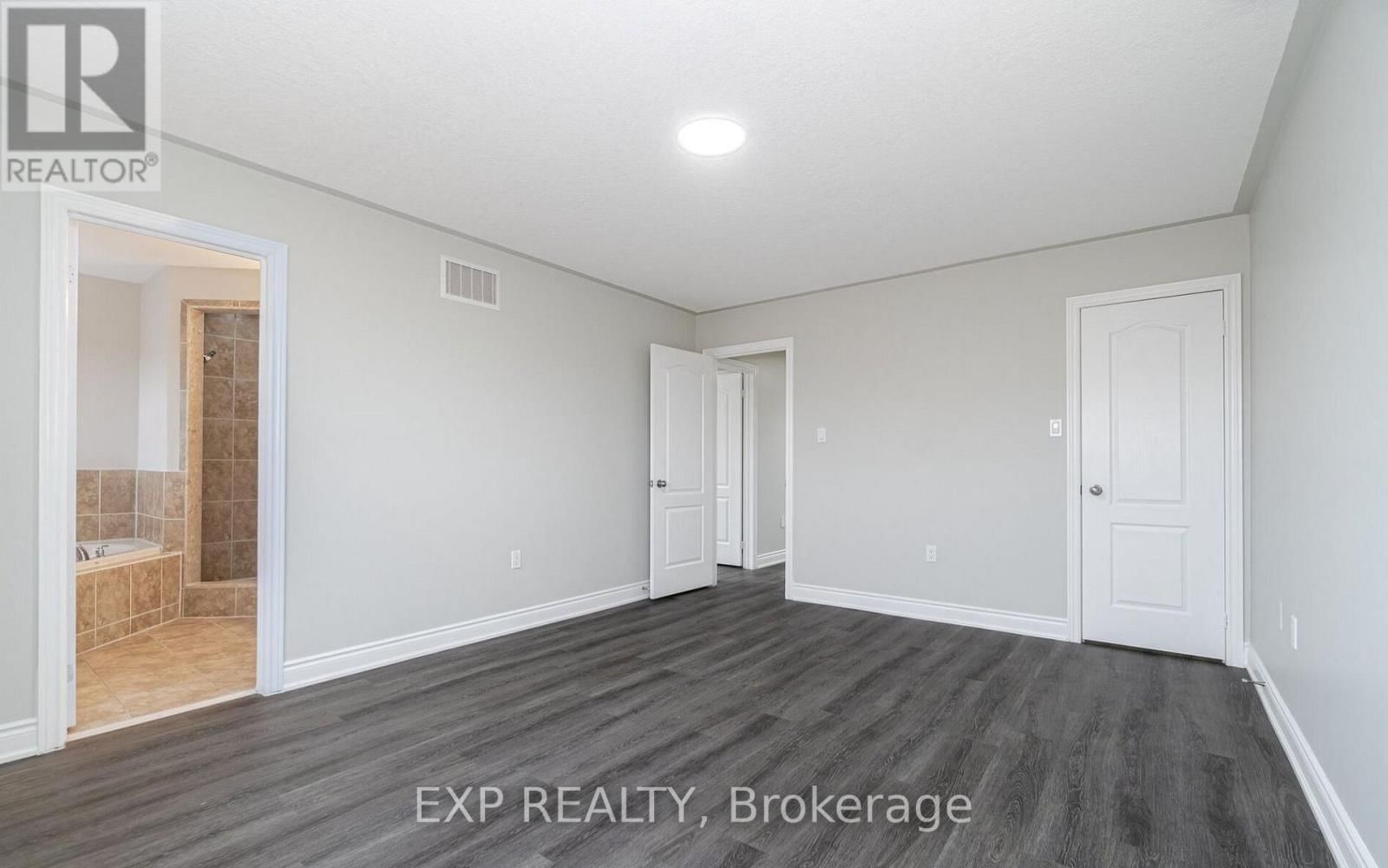 15 LYNN STREET Image 22