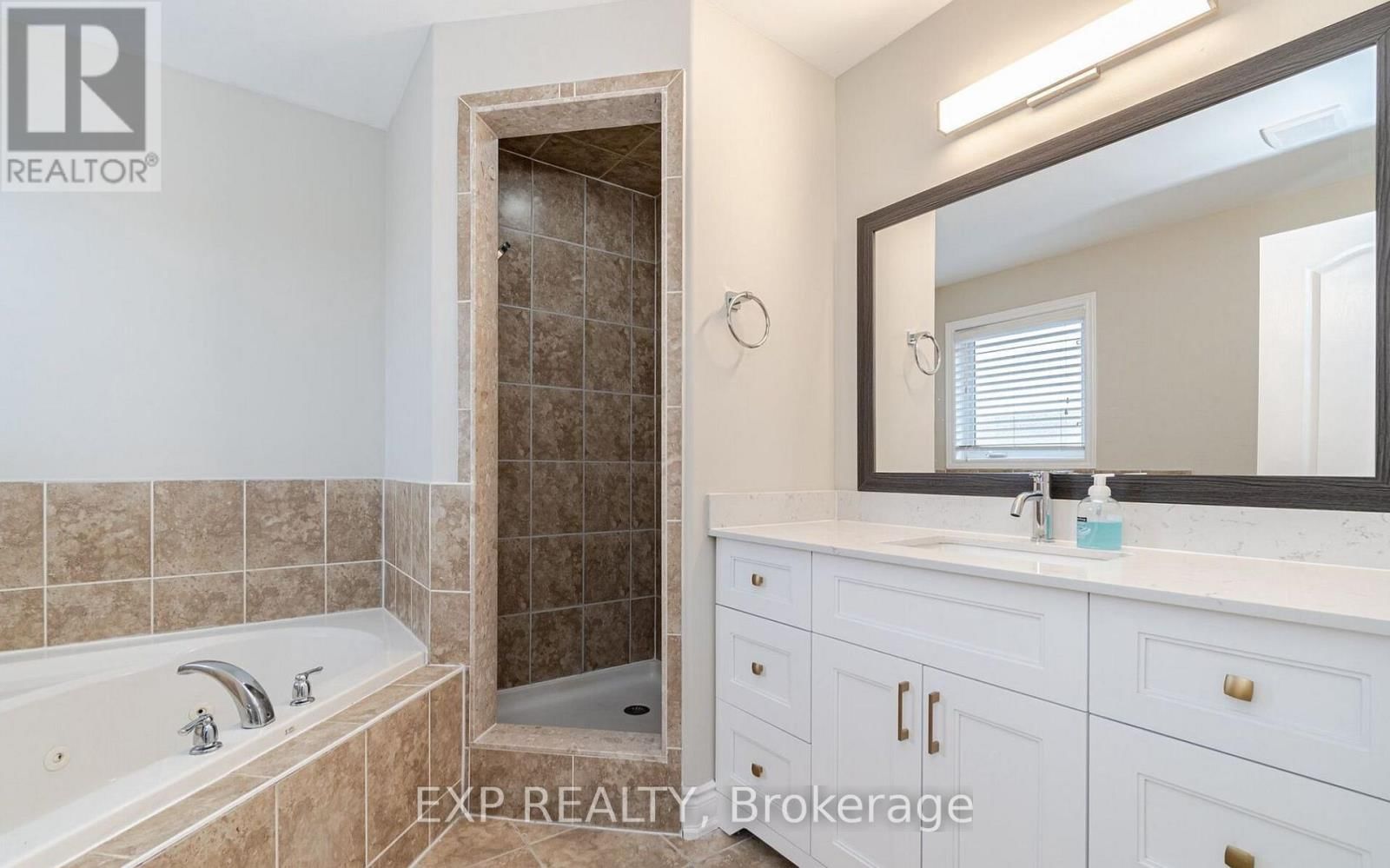 15 LYNN STREET Image 23