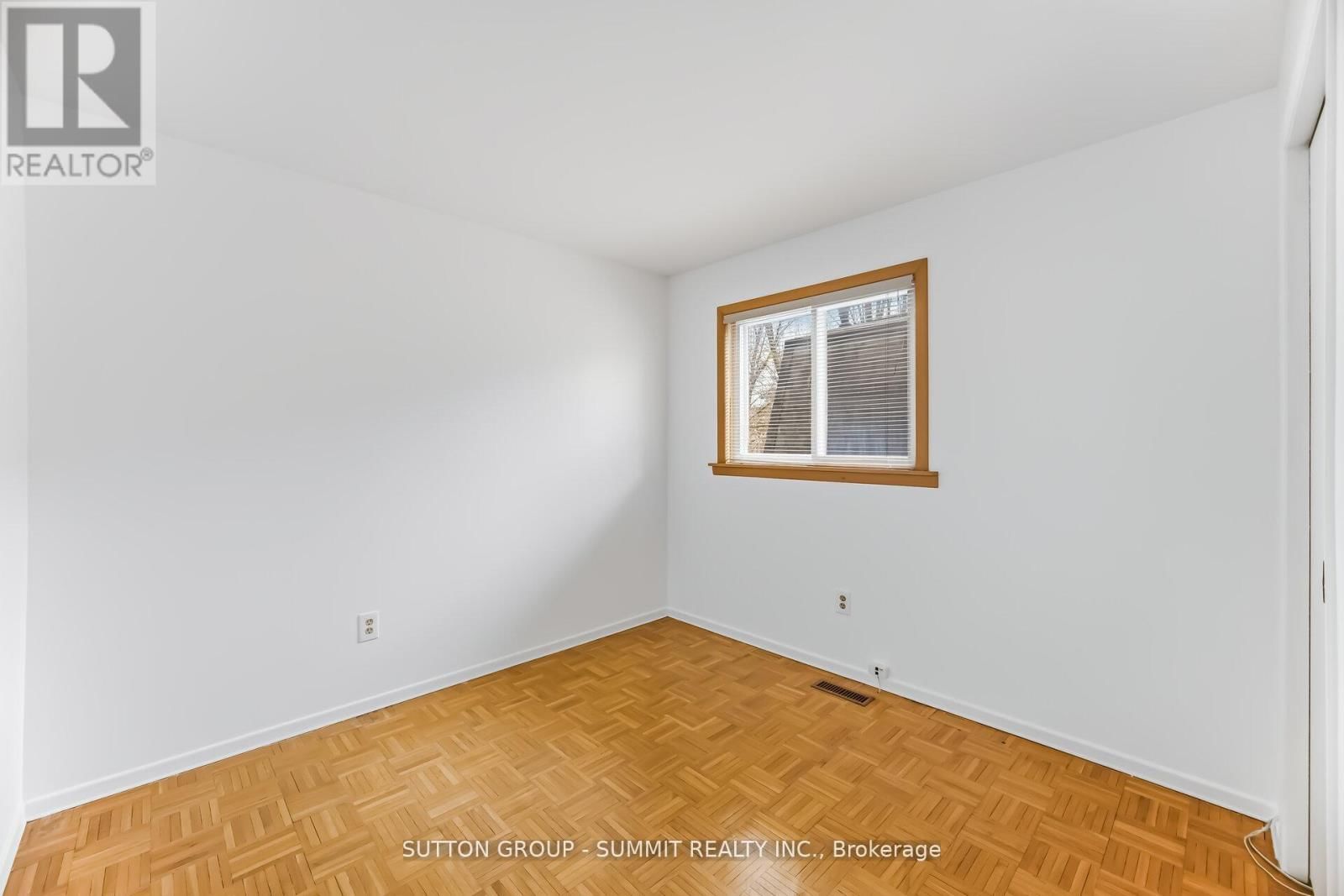 11 ST ANDREW'S COURT Image 17