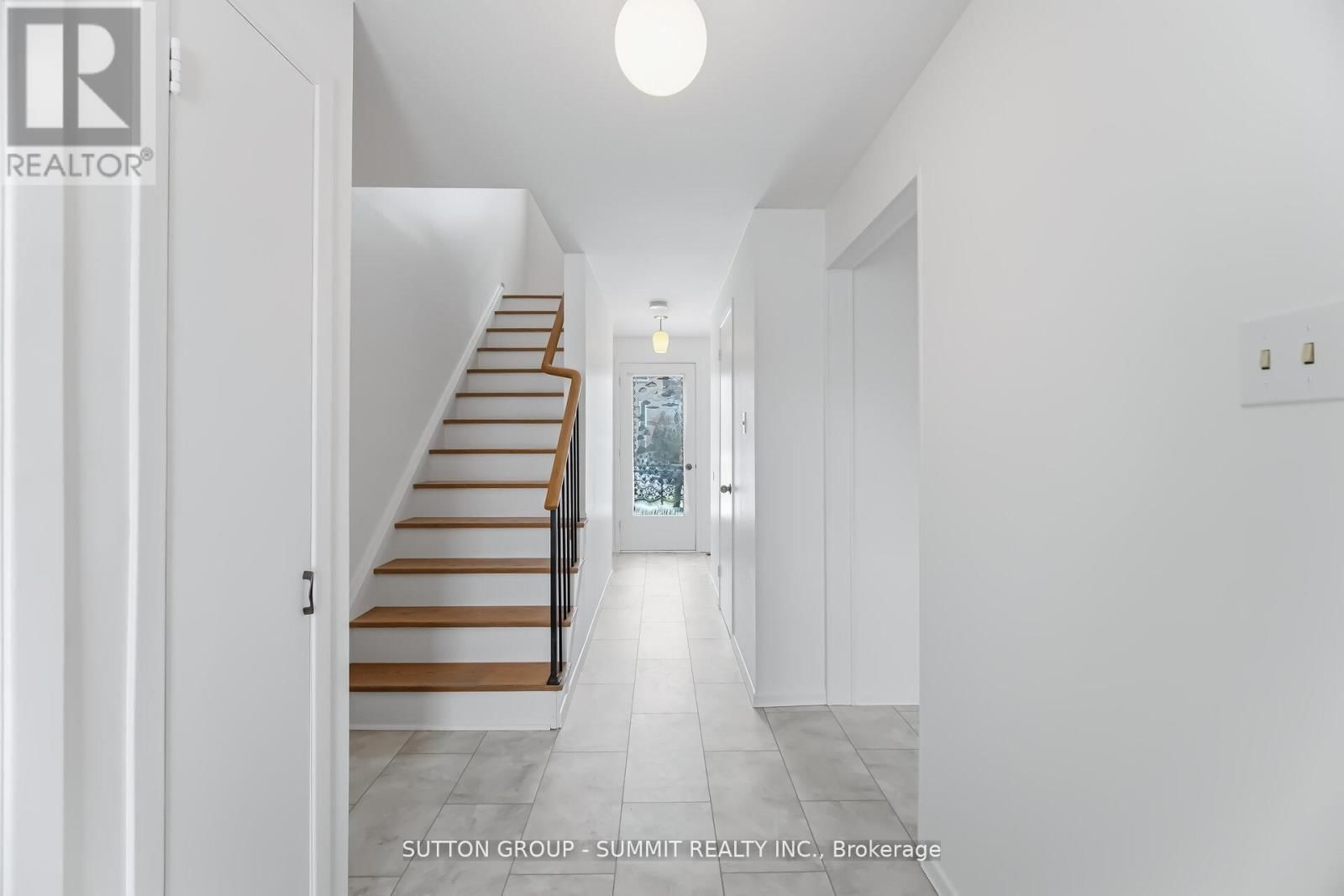 11 ST ANDREW'S COURT Image 4