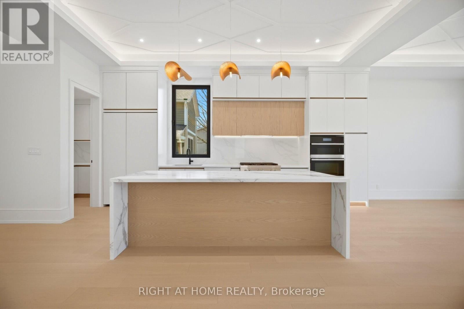 84 MOSLEY STREET Image 10