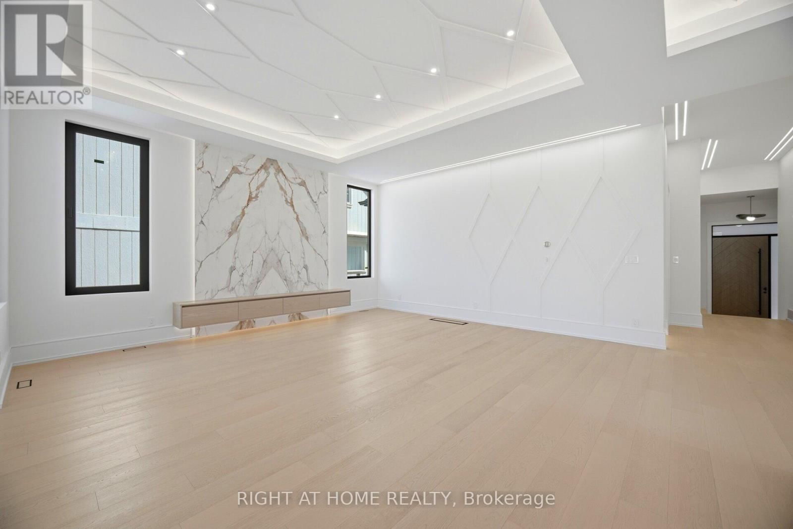 84 MOSLEY STREET Image 13