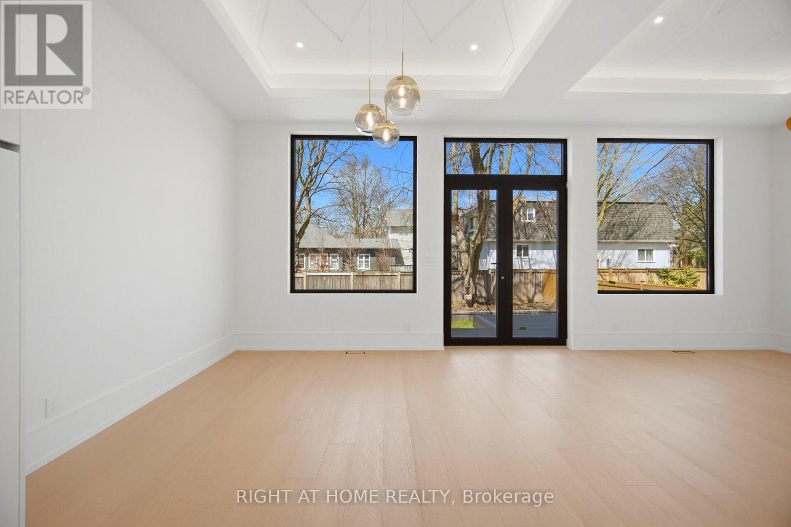 84 MOSLEY STREET Image 21