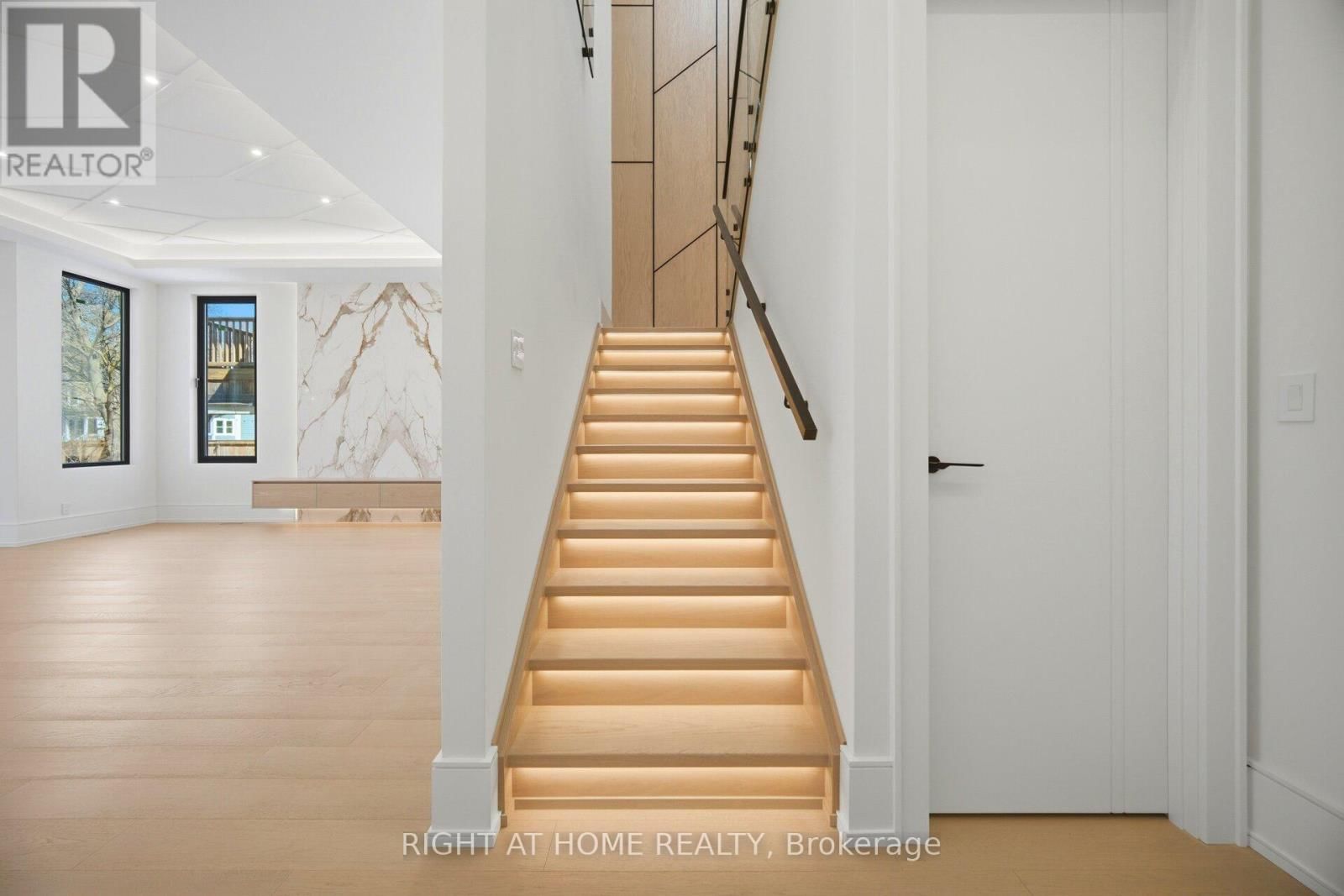 84 MOSLEY STREET Image 23