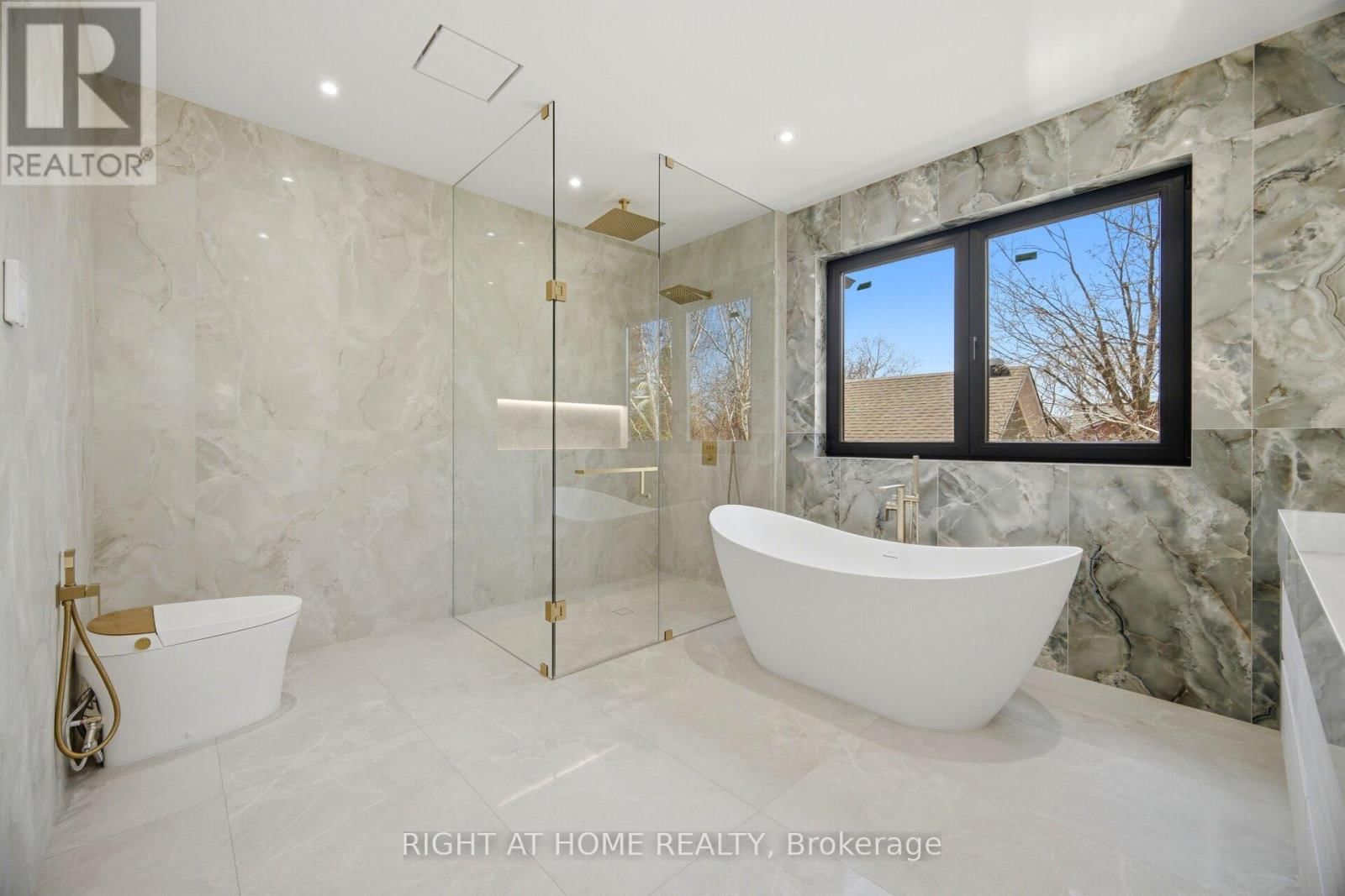 84 MOSLEY STREET Image 30