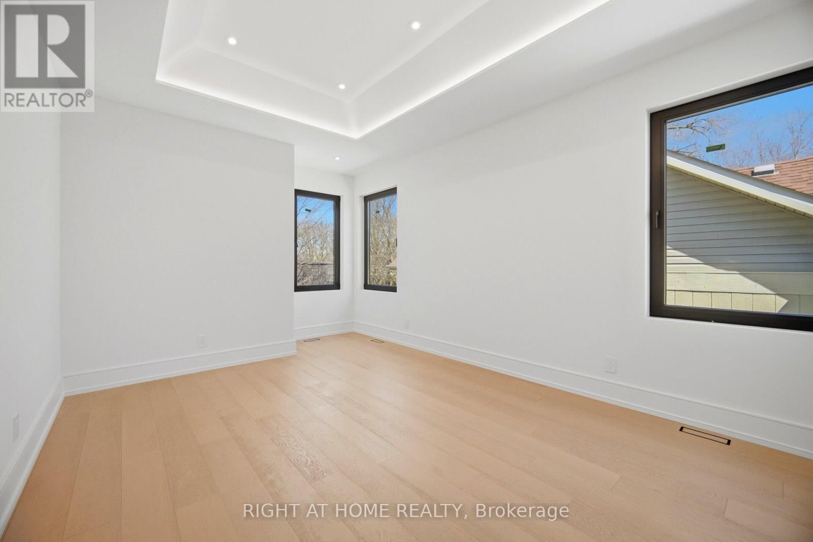 84 MOSLEY STREET Image 33