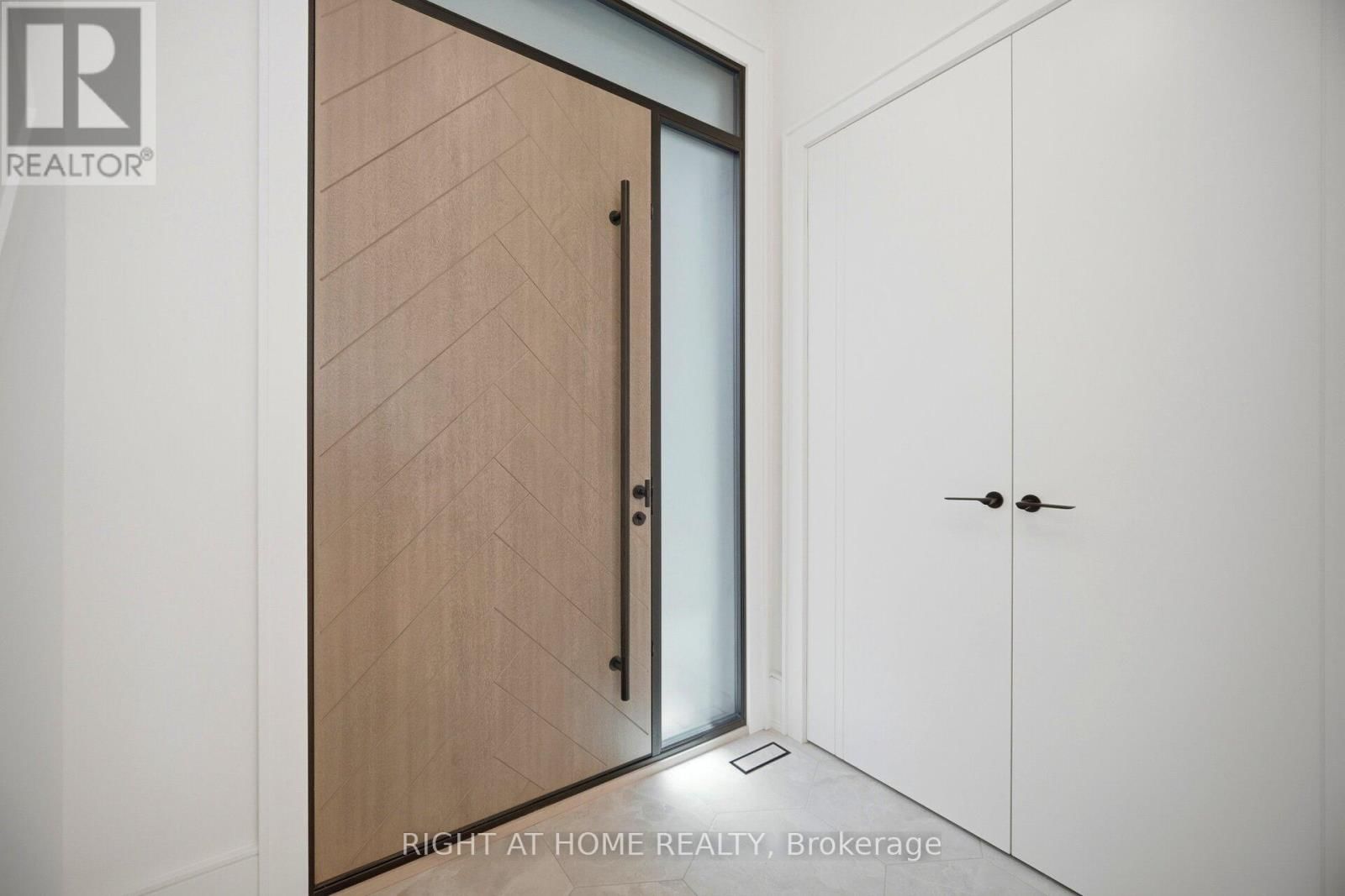 84 MOSLEY STREET Image 4