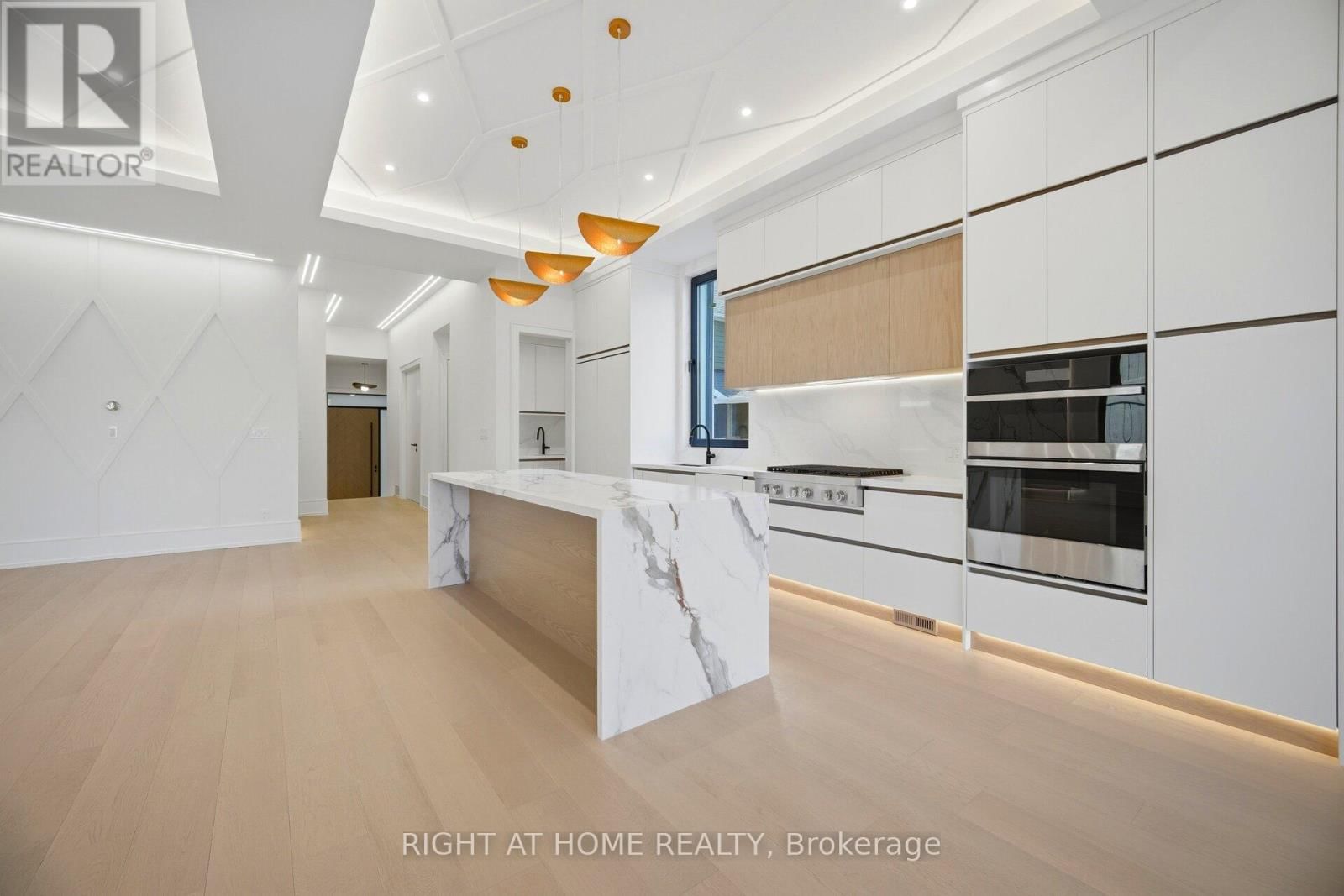 84 MOSLEY STREET Image 9