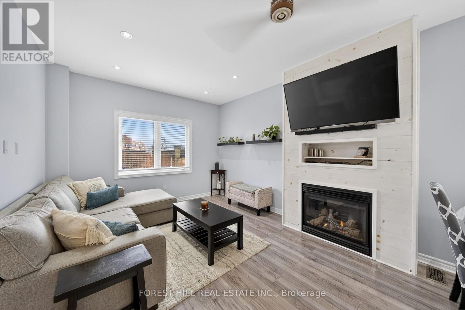 18 DRESDEN COURT Image 10