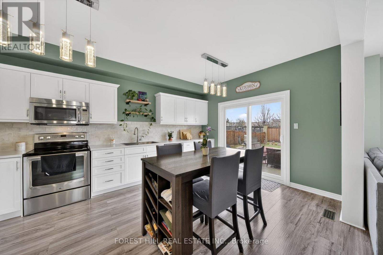 18 DRESDEN COURT Image 14