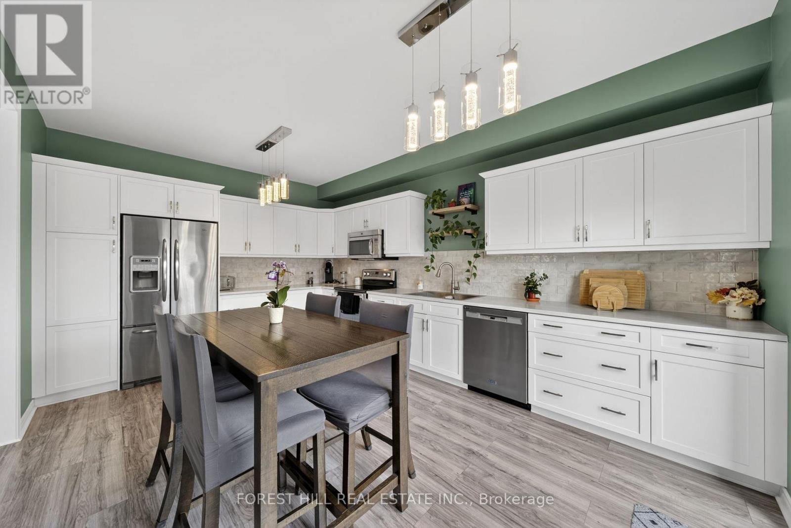 18 DRESDEN COURT Image 15