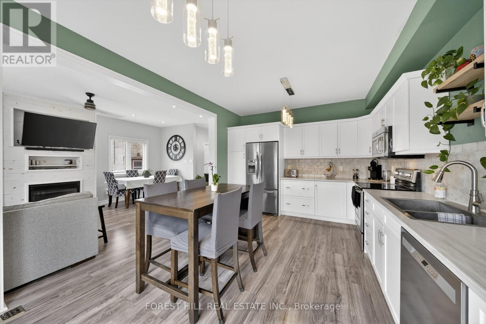 18 DRESDEN COURT Image 16