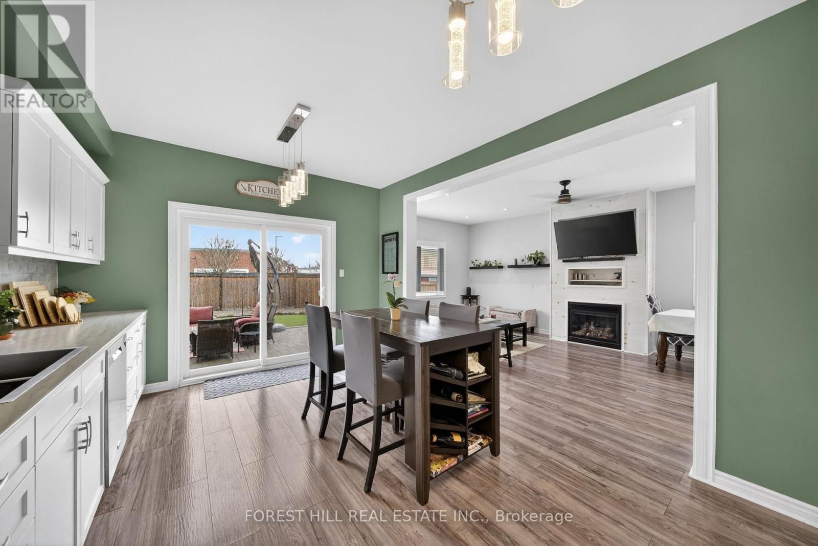 18 DRESDEN COURT Image 17