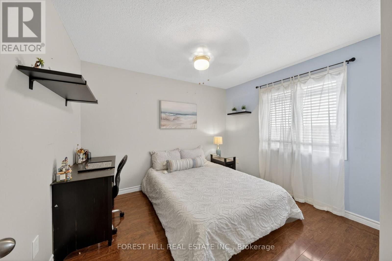 18 DRESDEN COURT Image 28