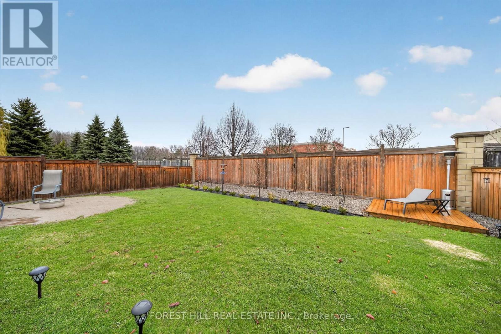 18 DRESDEN COURT Image 31