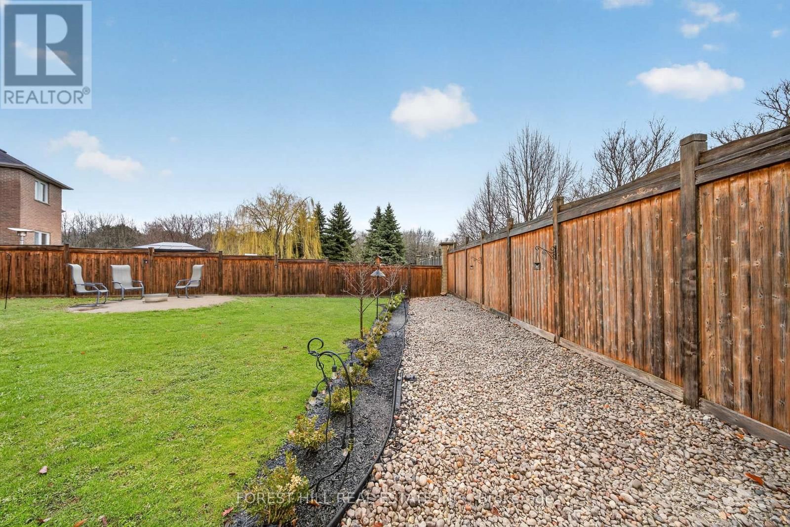 18 DRESDEN COURT Image 33