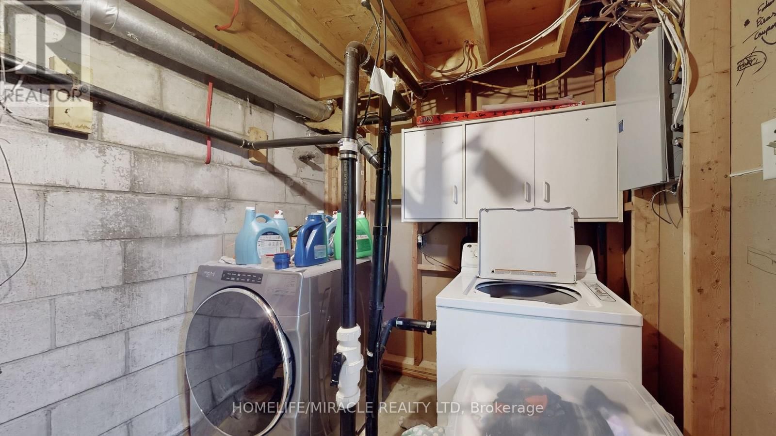 59 CENTRE ROAD Image 36