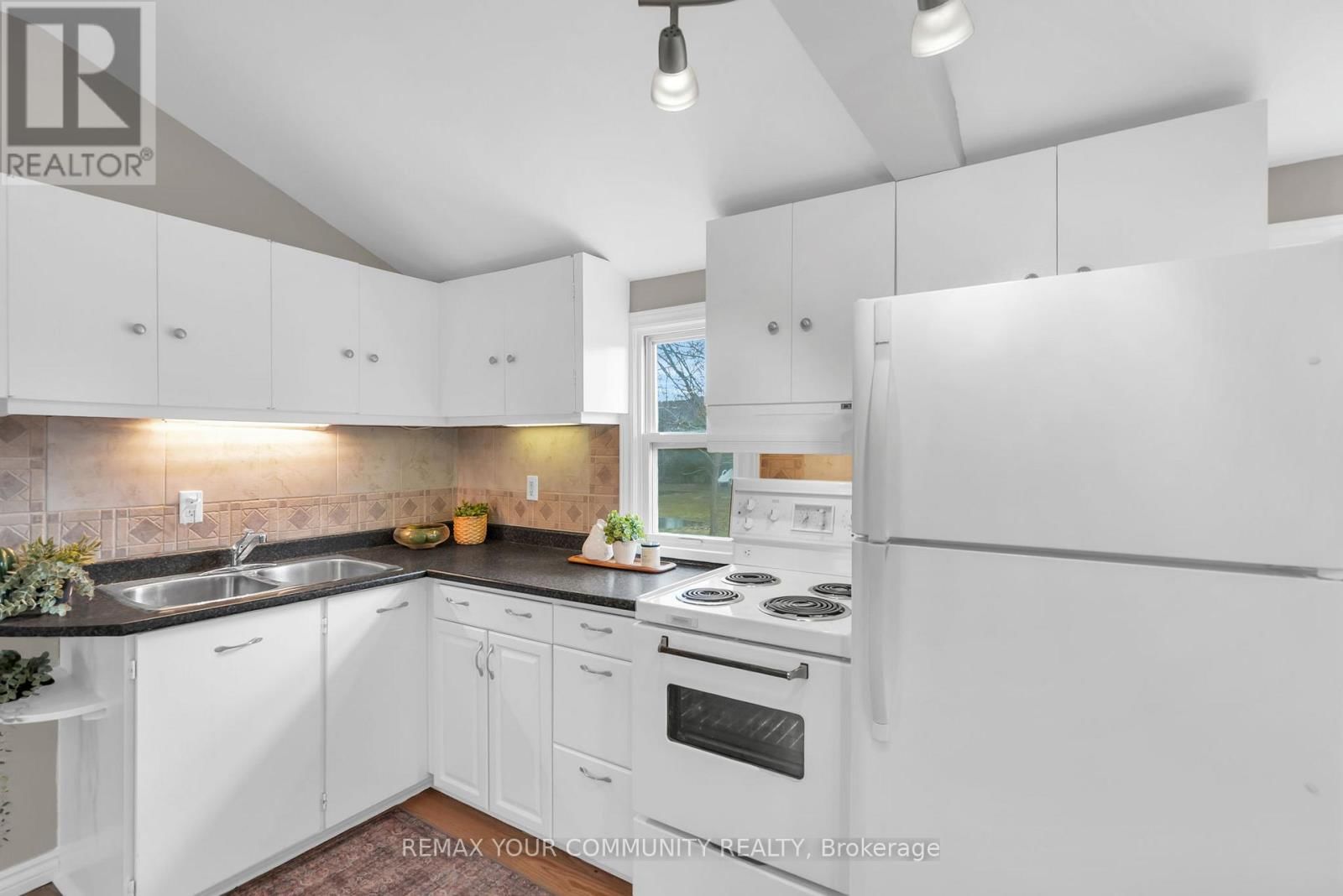 765 CHURCHILL LANE Image 15