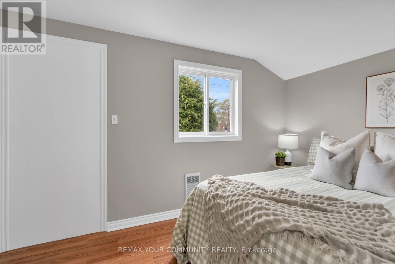 765 CHURCHILL LANE Image 24