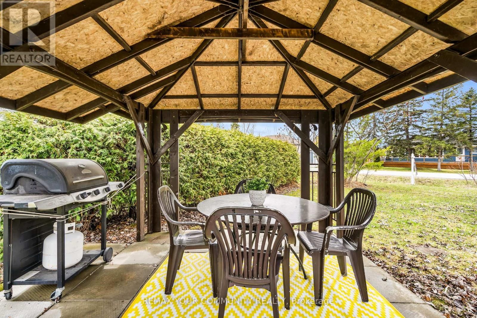 765 CHURCHILL LANE Image 32