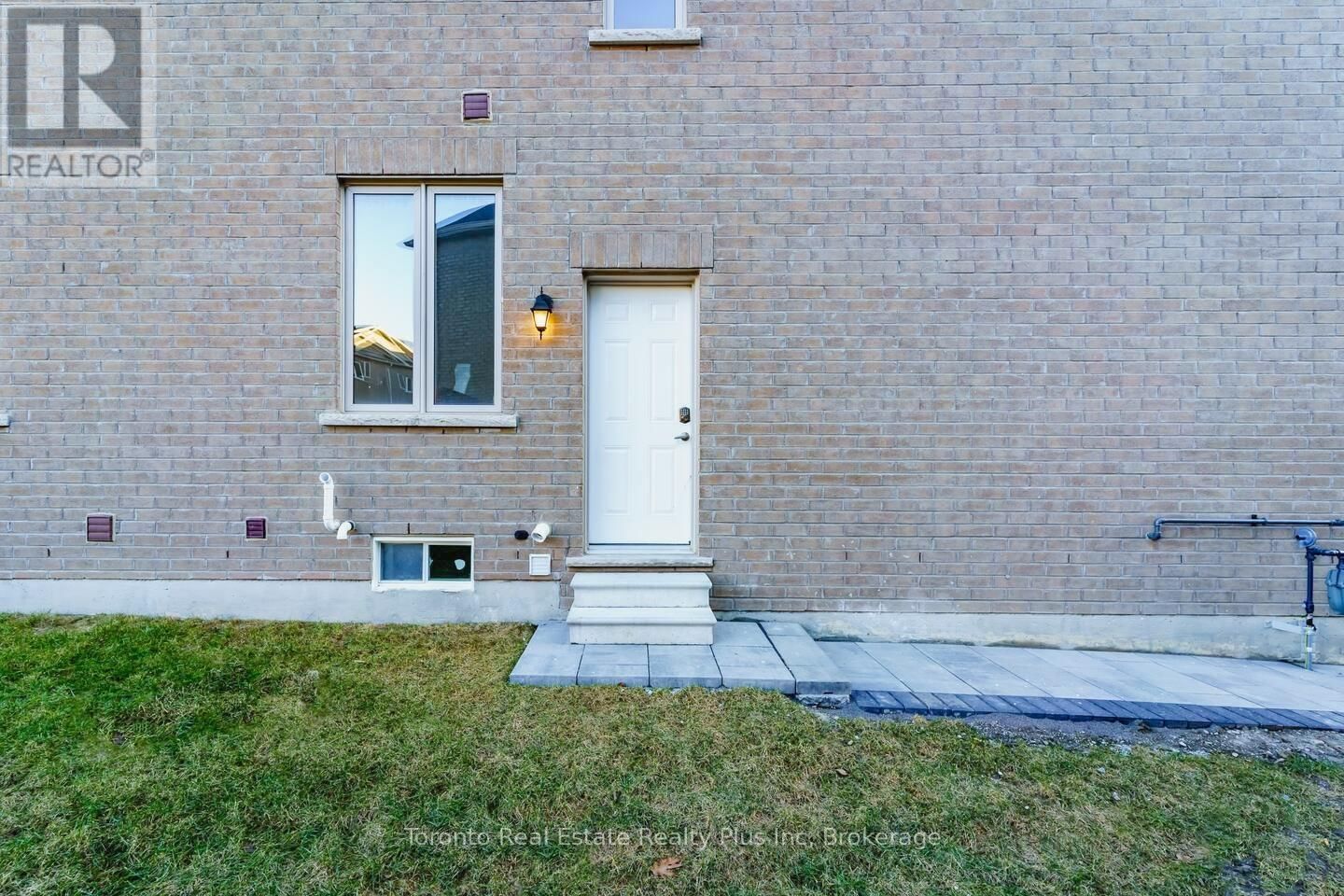 43 ERINTOL WAY Image 1
