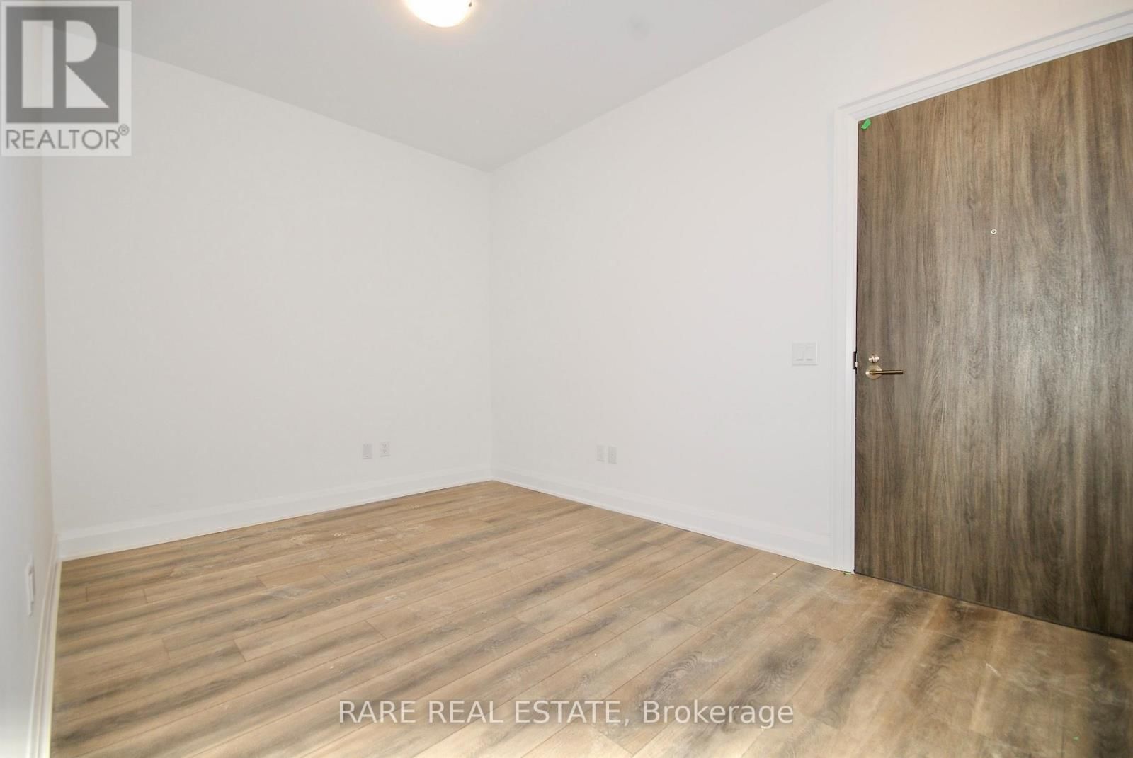 711E - 20 GATINEAU DRIVE Image 2