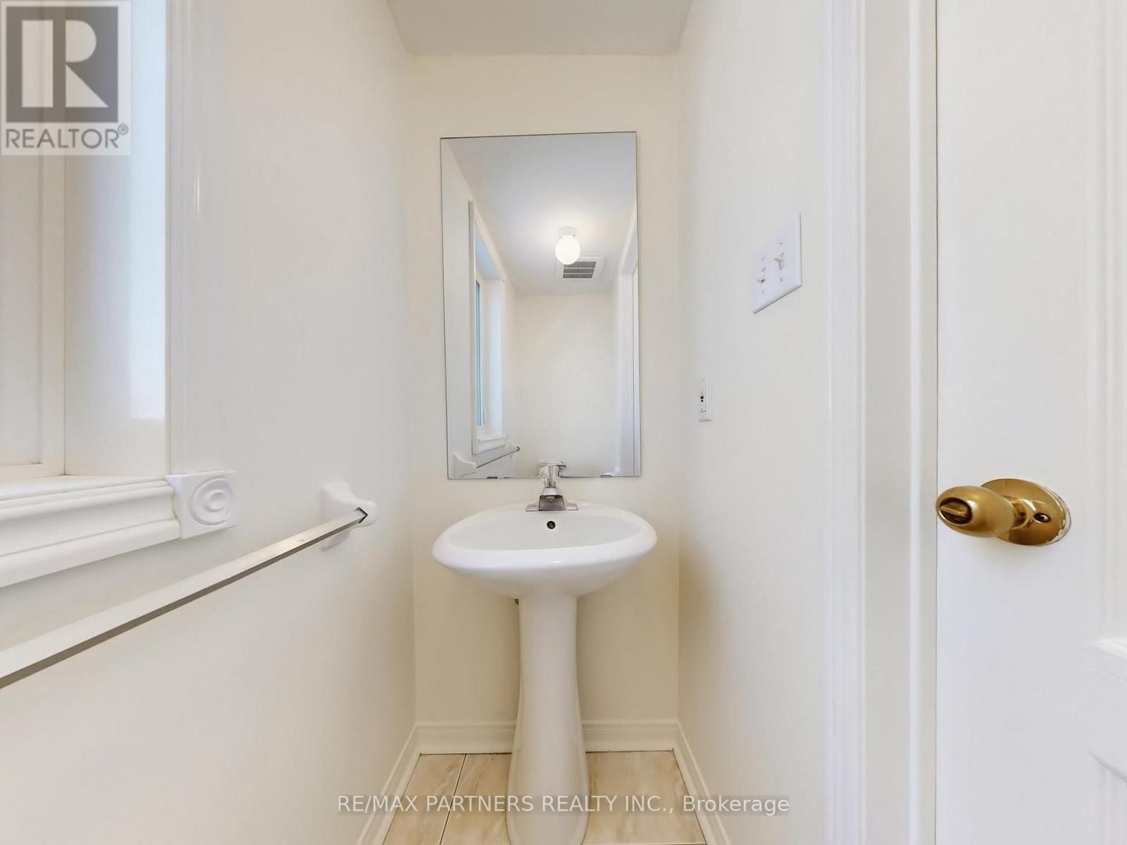 #27 - 50 RUBIN STREET Image 11