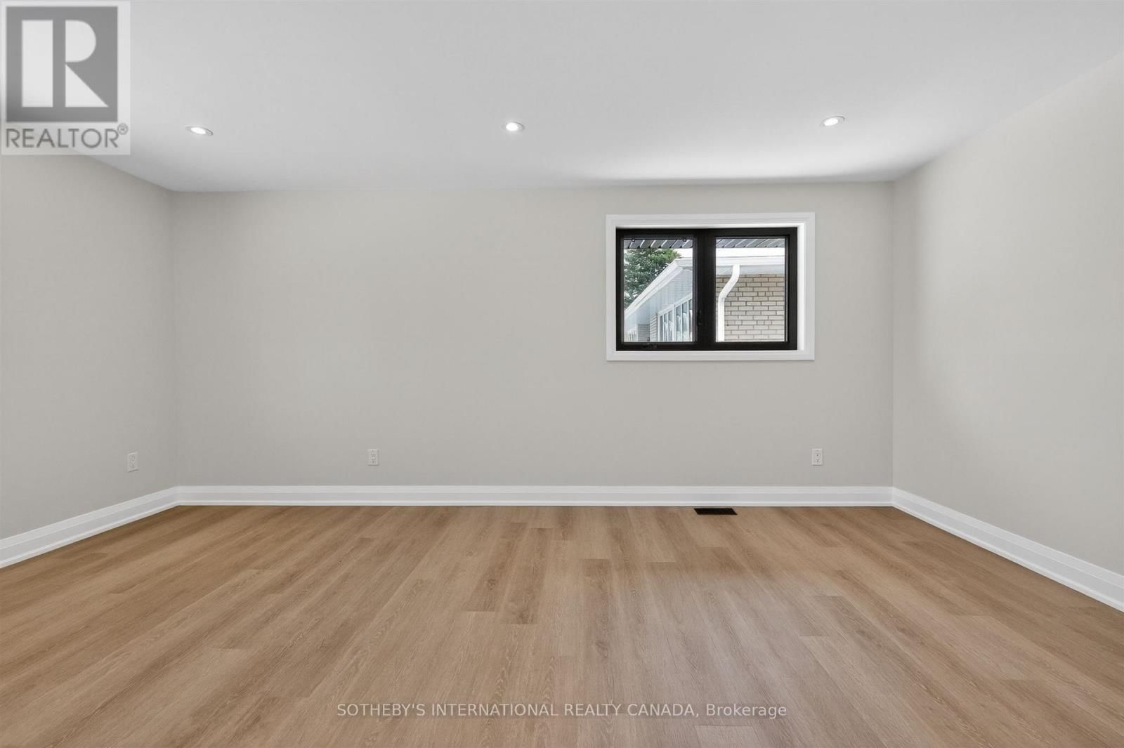 33 LANCER DRIVE Image 12