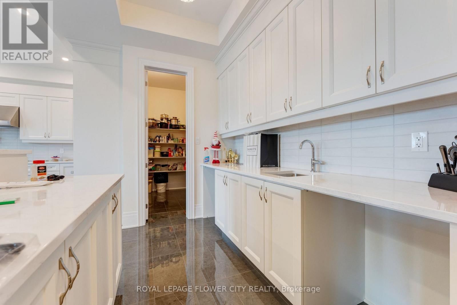 20 SERAVILLE STREET Image 10